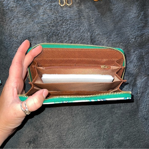 Palm Crossbody or Shoulder Bag - Picture 3 of 3